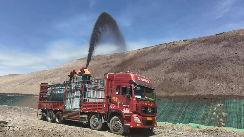 西藏高边坡客土喷播施工